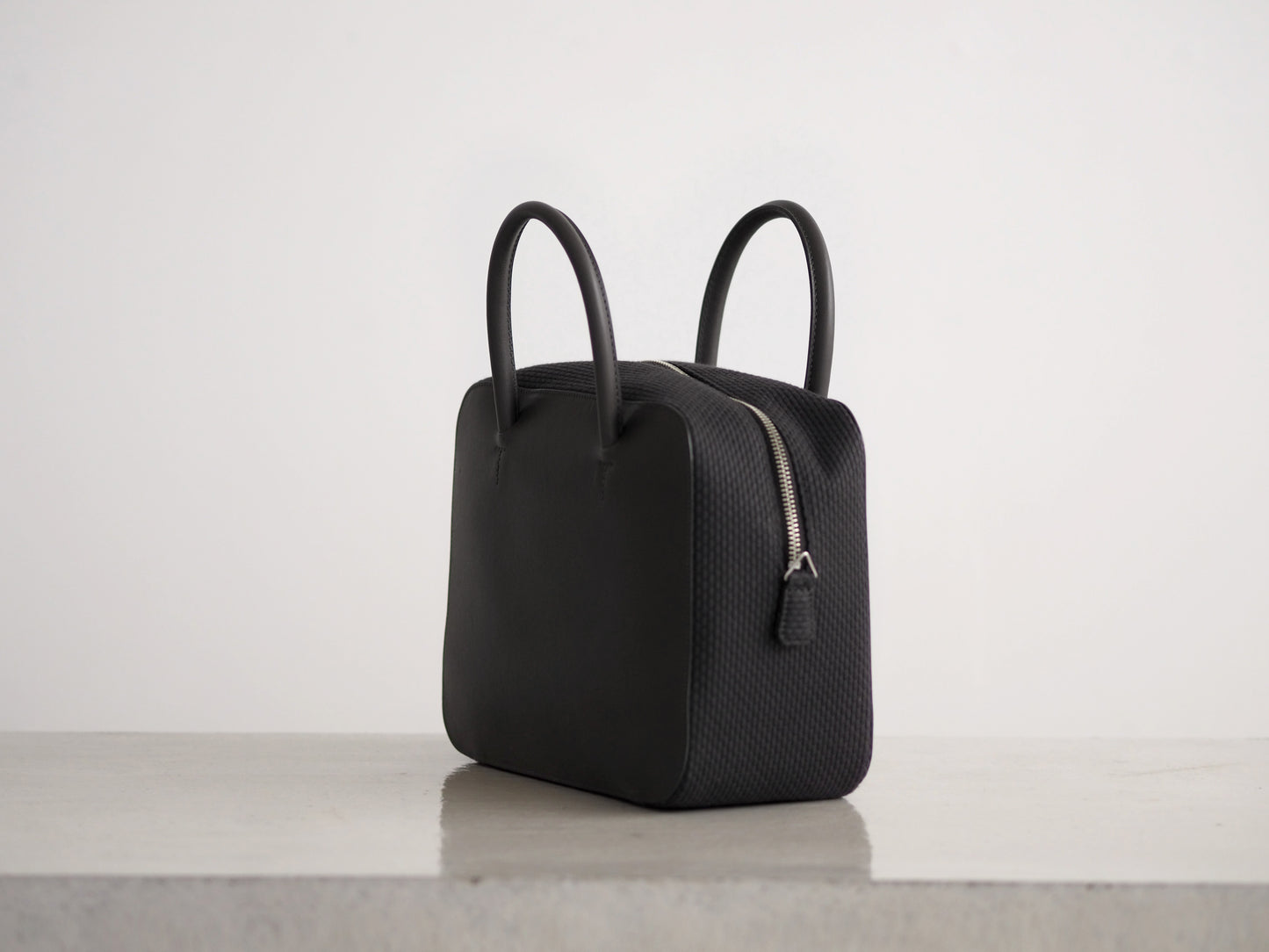 N°83 Square Zip bag medium