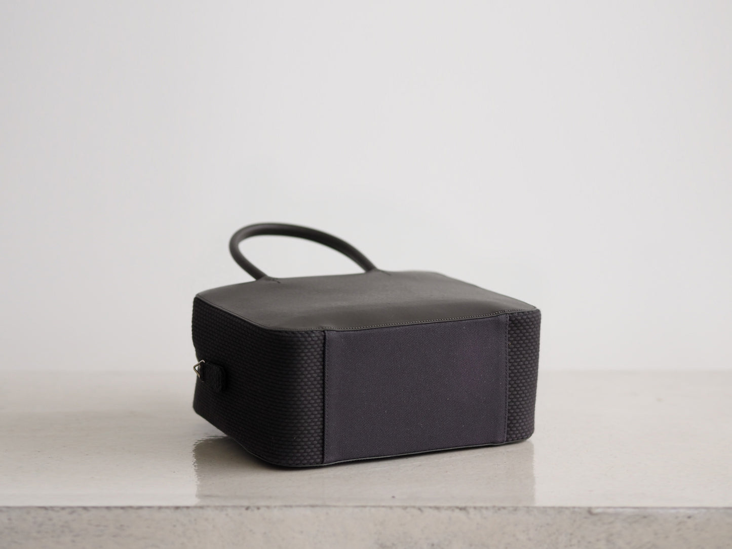 N°83 Square Zip bag medium